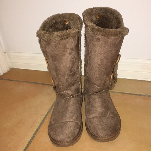 Brown Tan Fur Boots with Buttons - Picture 2 of 6